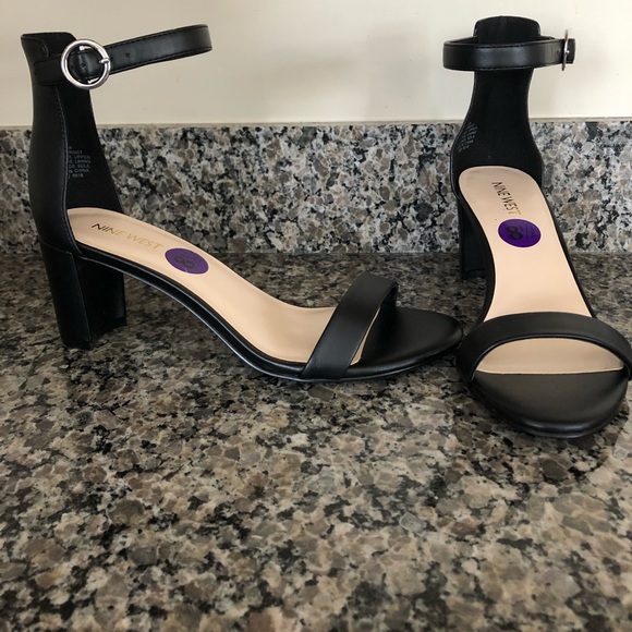 Nine West Shoes - NWOT 🌸 Nine West Leather Ankle Strap Sandals